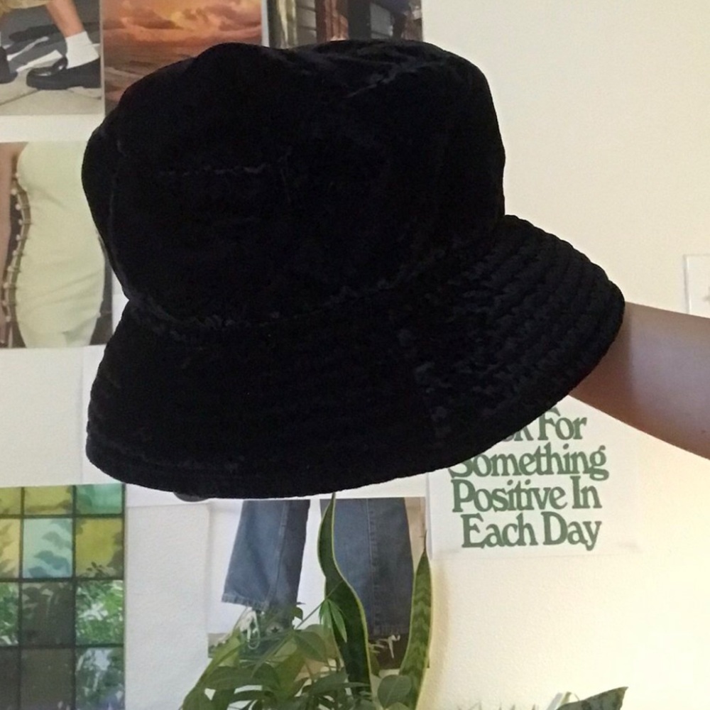 90’s velour bucket hat